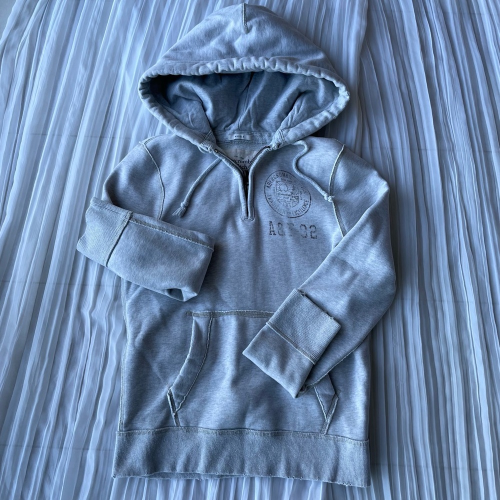 Abercrombie & Fitch Men’s Medium light gray hoodie